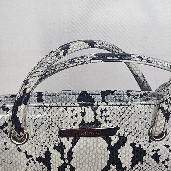 Nine West Vintage Faux Grey Black Snakeskin Bucket Bag with Matching Coin Purse - Picture 11 of 16